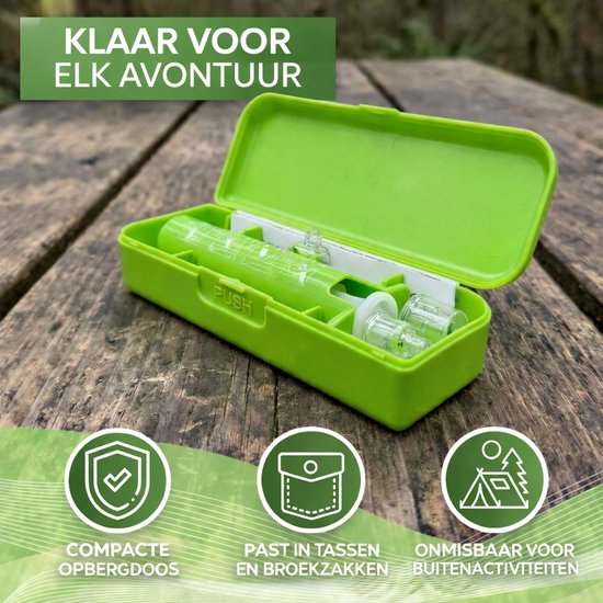 Groene Venomkiller extractor in open groene koker op houten ondergrond. "Klaar voor elk avontuur."