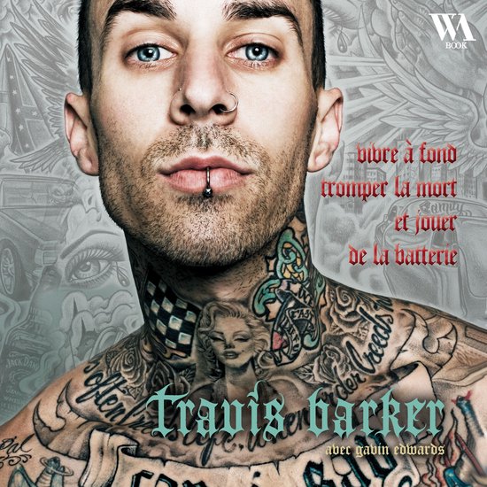 Travis Barker met tatoeages, neus- en lipring, op de cover van zijn autobiografie met de tekst: 'vibre à fond'.