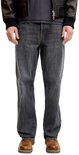 Grijze jeans met regular fit op model met bruine boots.