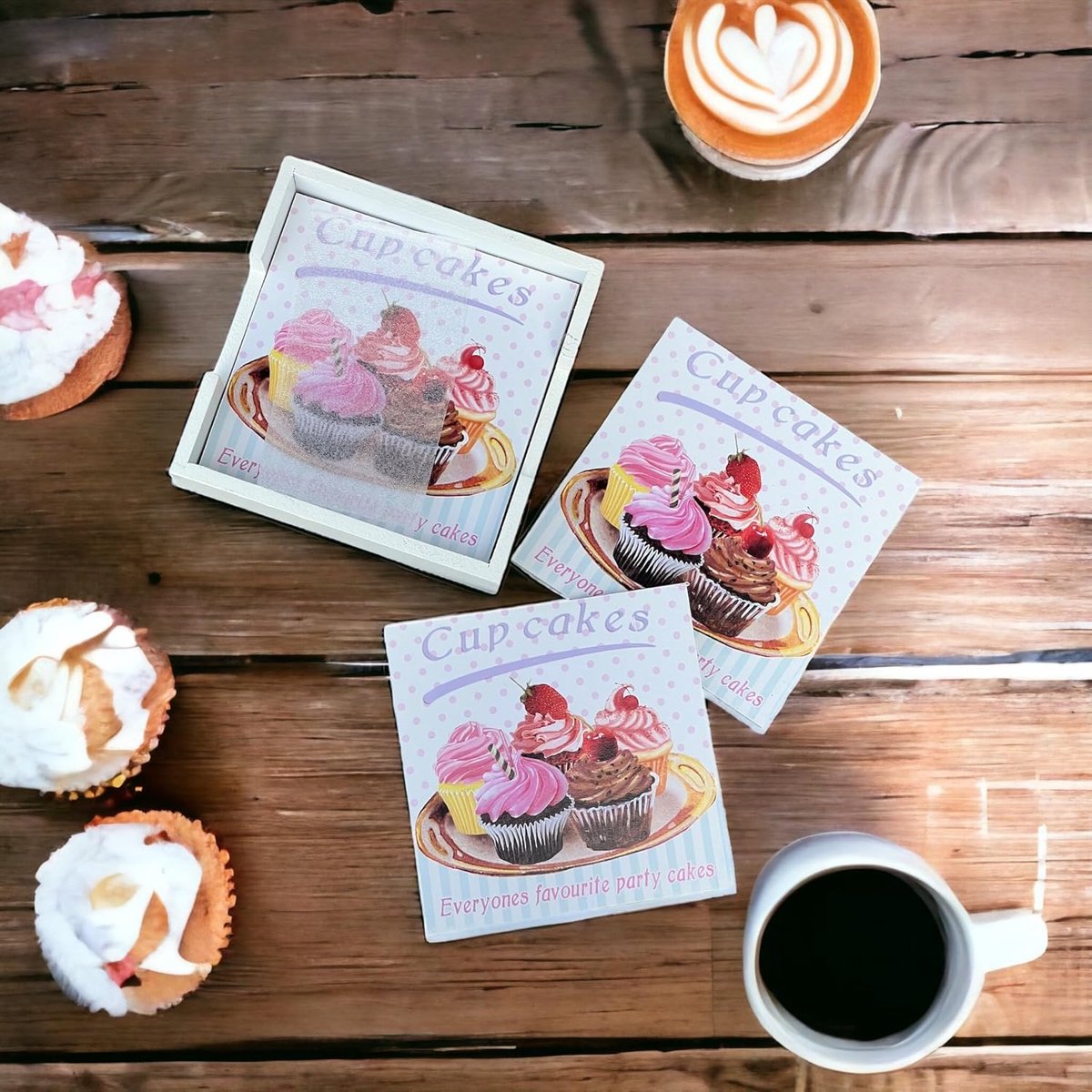 Houten Onderzetters - Onderzetters Set - Tafel Beschermen - Met Cupcake Print - 10 x 10 cm - Wit
