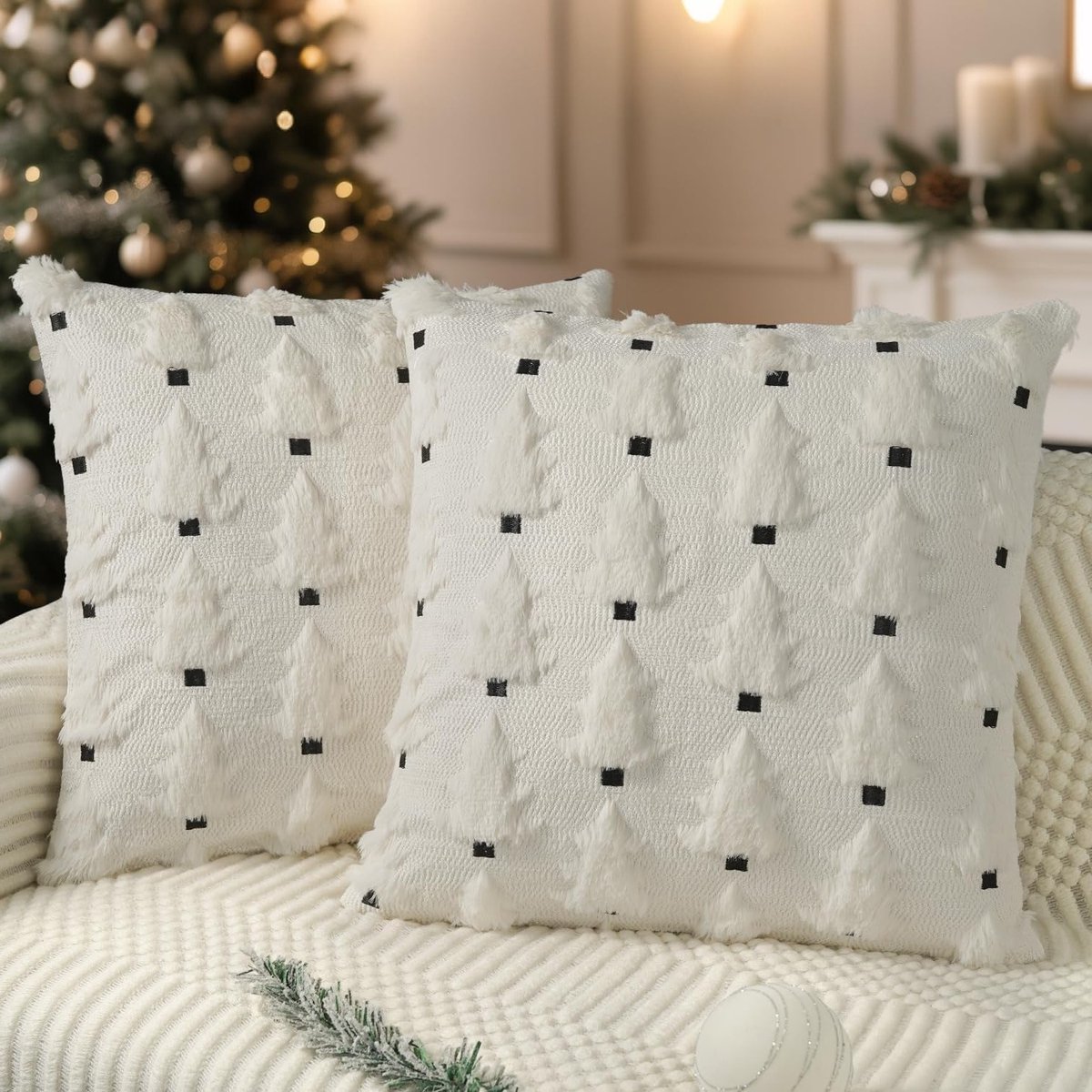 Set van 2 Kerst Kussenhoezen 50x50cm Zacht Pluche Nepbont voor Feestelijke Winterdecoratie in Crème Wit