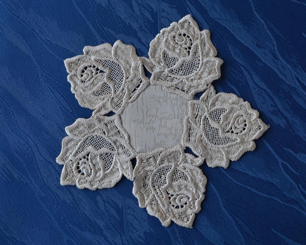 Tafelloper - Tafelkleed - Decoratie Tafel - Met Kant - 20 cm rond - Lichtbruin