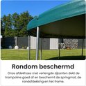 Groene trampolinehoes met verlengde zijkanten, bedekt de trampoline rondom.