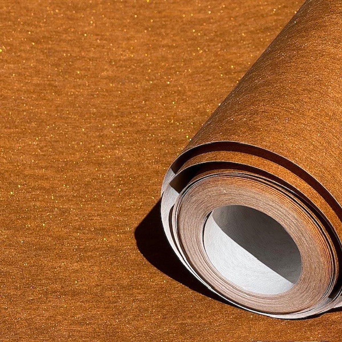 Premium Warm Goud Terra Cotta Glitter Behang – Luxe Linnenstructuur Vliesbehang – Landelijke & Tijdloze Wandafwerking