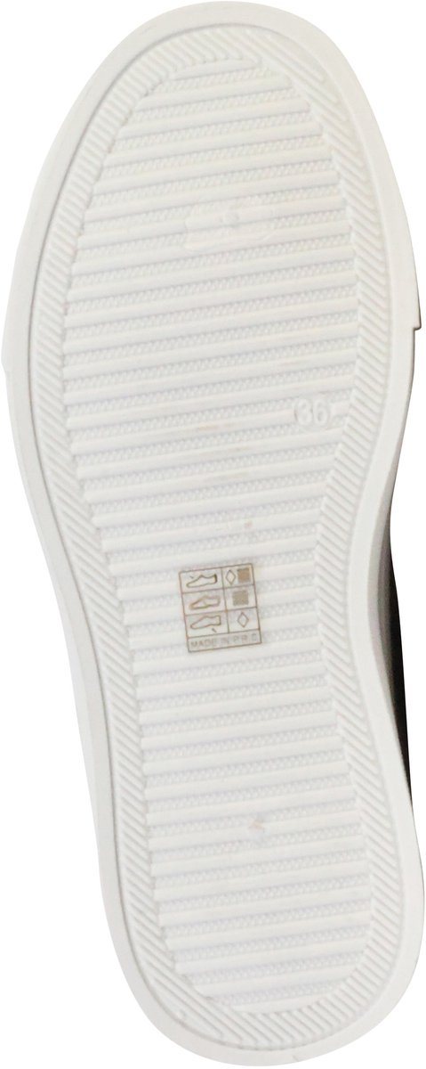 Sneakers met veters