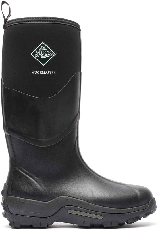Zwarte Muckmaster laars met groen logo van Muck Boot Company, profiel op kuit.