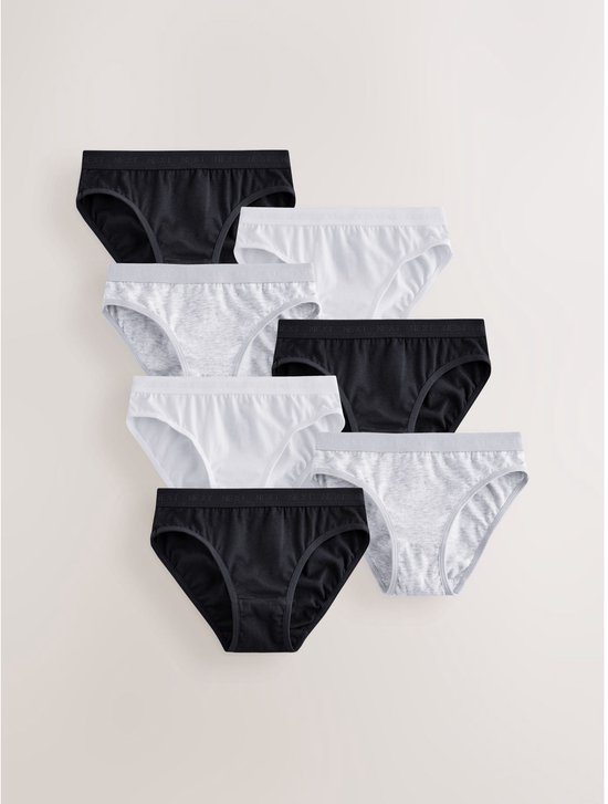 Zeven bikinibroekjes in zwart, grijs en wit, met 'NEXT' logo taillebanden.