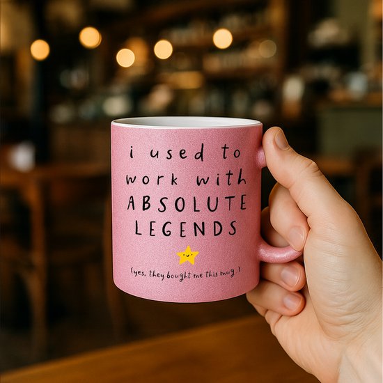 Roze mok met tekst: 'i used to work with ABSOLUTE LEGENDS' en gele ster.