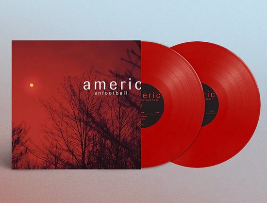 Twee rode vinylplaten naast een albumhoes met een donkerrode achtergrond, kale takken en de tekst 'american football'.