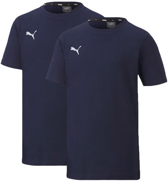 Twee donkerblauwe Puma T-shirts met Puma-logo op de borst.
