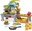 Play-Doh keukenspeelset met pastamachine, hamburger, gebakken ei en 4 potjes klei.