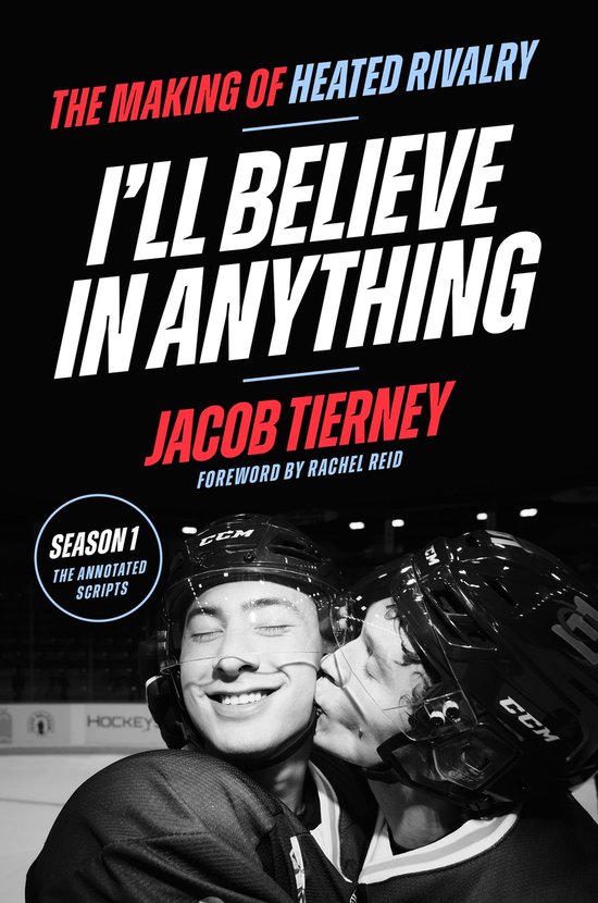 Couverture de livre avec le titre 'I'll Believe in Anything' de Jacob Tierney. Deux joueurs de hockey en uniforme portent des casques CCM, l'un embrasse l'autre sur la joue.