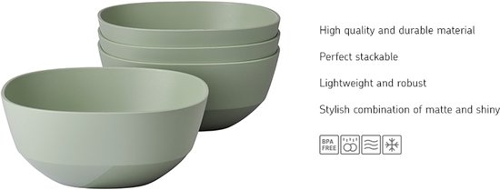 Stapel van vier matte, lichtgroene, ovale kommen met schuine zijkanten.