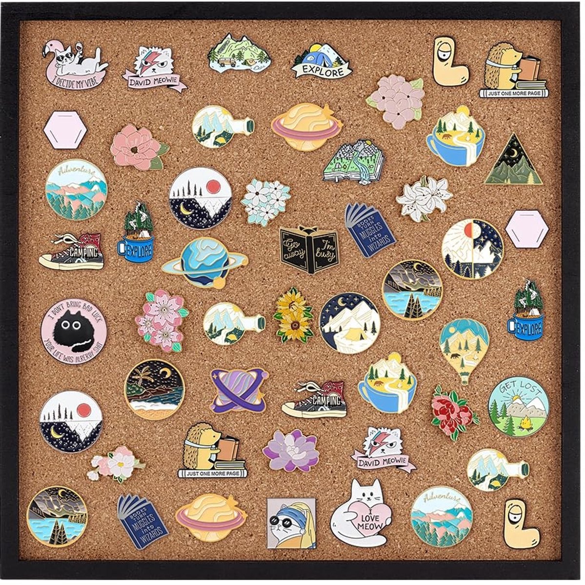 Dailygoods- Prikbord Kurk 30 x 30 cm - Wandmontage - Broche/Pins Display - Lichtmetalen Haken - Zwart Frame - Schokbestendig - Displaybord