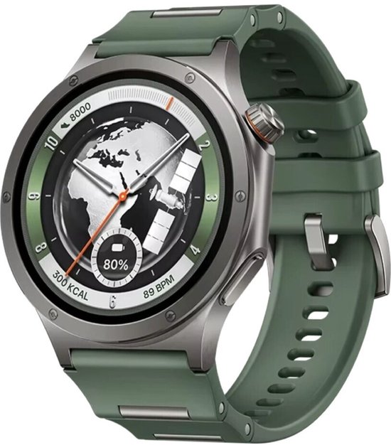 Grijze smartwatch met groene siliconen band. Wijzerplaat met wereldkaart, 80% batterij, 300 Kcal en 89 BPM.