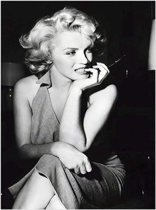 Marilyn Monroe Canvas Wall Art Famous Movie Star Posters Marilyn Monroe Black And White Wall Paintings Sexy Woman Home Decor Picture (No Frame),80x120cm