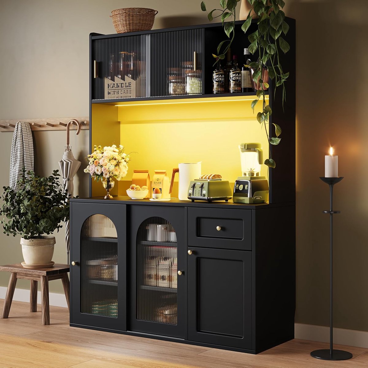 Lumière Luxe Opbergkast met LED Verlichting en Glazen Schuifdeuren 167 x 120 x 35 cm – Moderne Hoge Keukenkast, Vitrinekast en Dressoir met Verstelbare Planken in Zwart