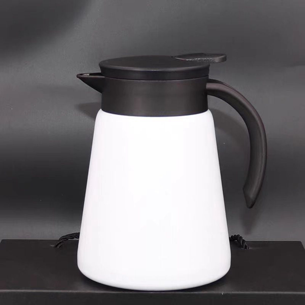 Thermoskan - Thermische koffiekan - Theepot - 880 ml - Roestvrijstalen isolatiepot - Met dubbele wand en vacuümisolatie - Geschikt voor koffie - Water en andere dranken - Wit
