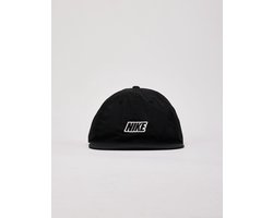 Nike Club Unstructured Flat Bill Outdoor - Pet - Maat L/XL - Black/Summit White / Zwart Wit - Club - Lifestyle - Unisex Pet