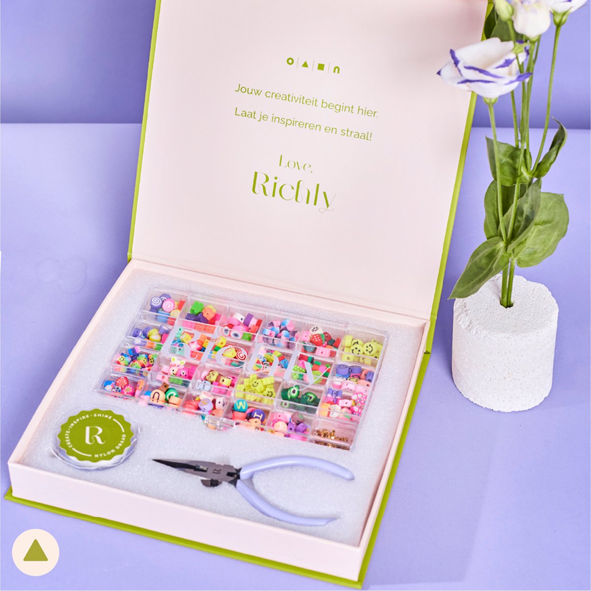 Richly® Kralen set Happy - Armbandjes maken meisjes - gratis E-BOOK - Complete set - Gouden RVS-accessoires - Sieraden Maken meisjes - Luxe verpakking - Knutselen Meisjes - Met 17 soorten polymeerkralen - Kralenketting - Bedels - Knutselen meisjes — afbeelding 4