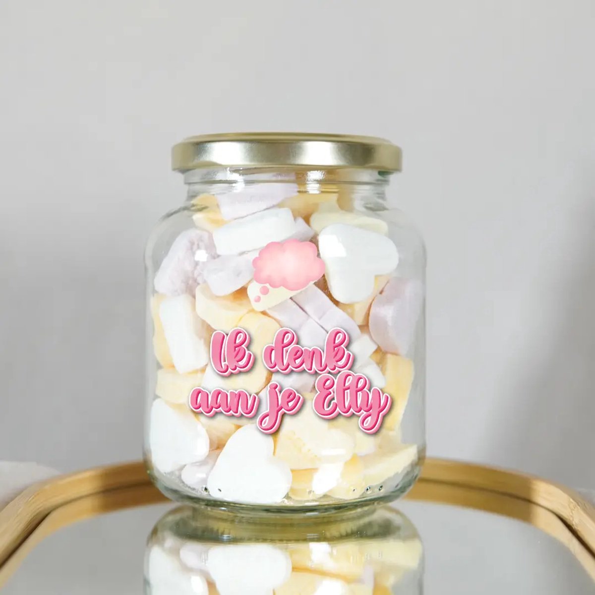 Gepersonaliseerd Sterkte Cadeau - Snoeppot Ik Denk Aan Je met Naam - Beterschap Cadeau - Opkikkertje Cadeau - Steuntje in de Rug - Glazen Pot met Harten Snoepjes 200 gram