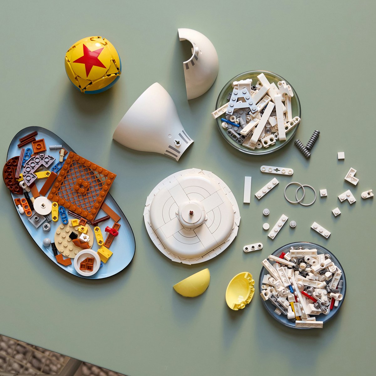 LEGO® Ideas Disney Pixar Luxo Jr. Displaymodel - 21357 — afbeelding 14