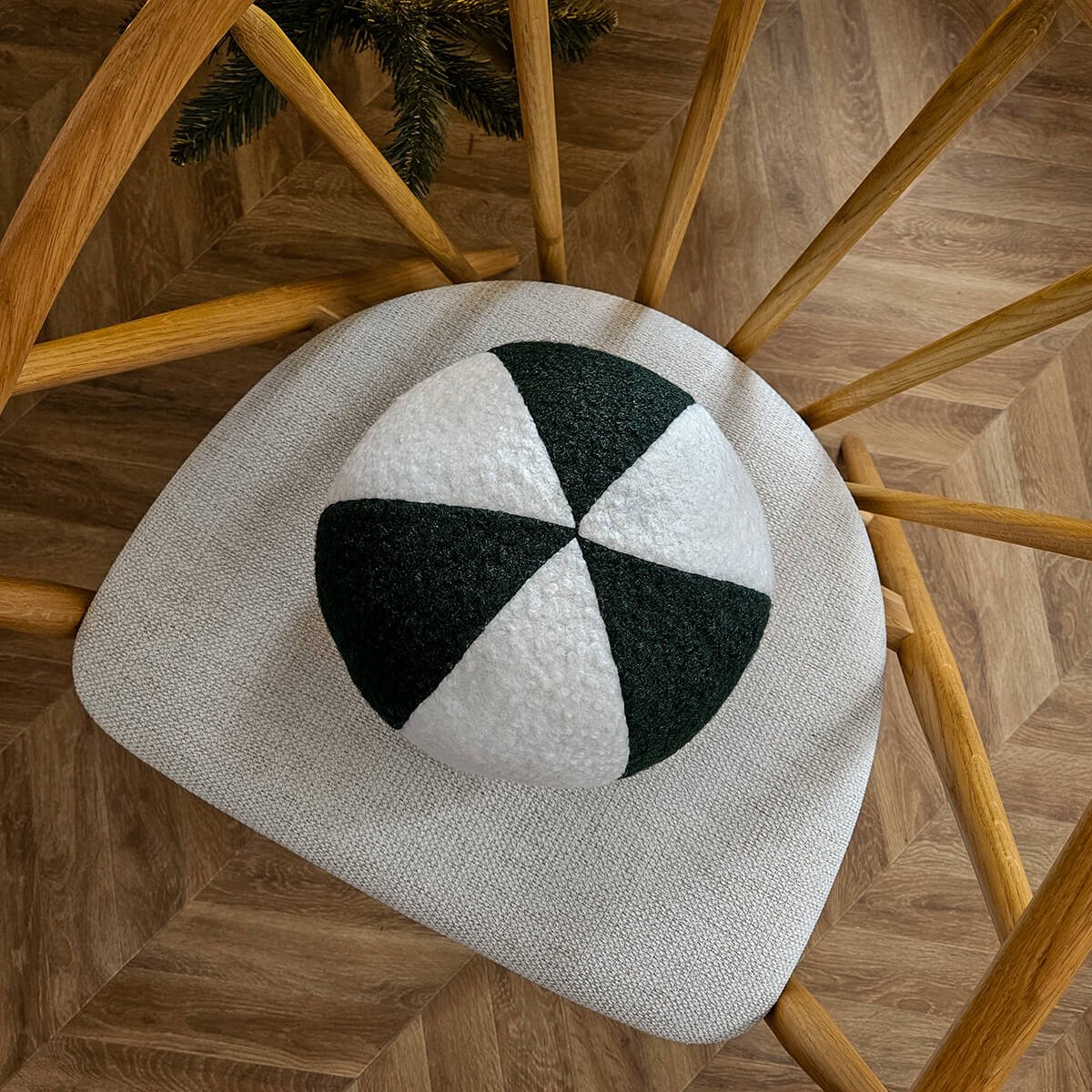 Decordruk SOFT LOOP - Kussen - 30 cm - Biało-Groen - Bouclé Stof