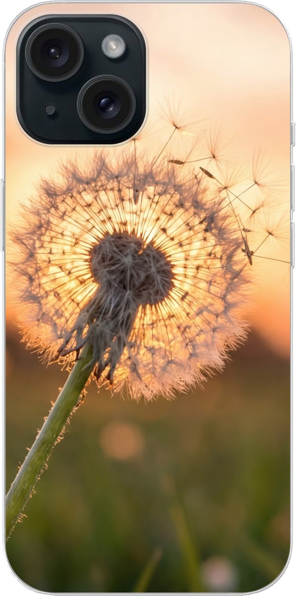 Telefoonhoesje Geschikt voor iPhone 15 hoesje - Paardenbloem - Zonsondergang - Veld - Siliconen Telefoonhoesje Telefoonhoesje