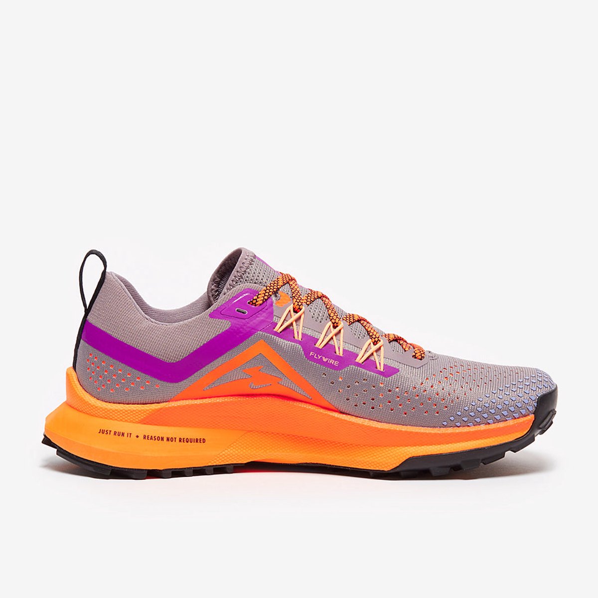 Nike Pegasus Trail 4 Hardloopschoenen – Smoke/Total /Peach /Vivid Pegasus Hardlopen Dames Hardloopschoenen Grijs
