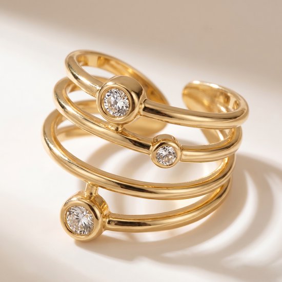 Lundholm Luxe Ring Dames Goud Kleurig met Rhinestones Steentjes - Premium Stainless Steel - Verstelbare Ring One Size - Alexia Serie - Cadeau voor Vrouw - Scandinavisch Design