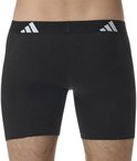 Zwarte boxer, van de voorkant gezien, met brede zilverkleurige Adidas band.
