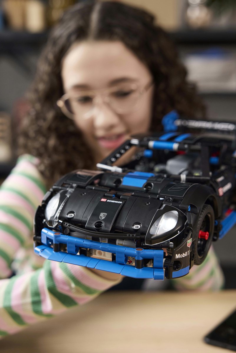 LEGO Technic Porsche GT4 e-Performance racewagen 42176 — afbeelding 25