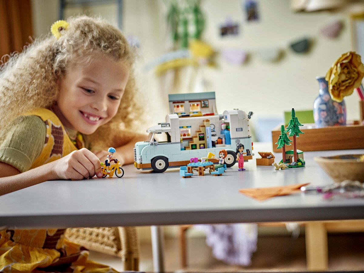 LEGO Friends Camperavontuur met vrienden - 42663 — afbeelding 7