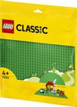 LEGO Classic groen bouwplaat, 10x10 noppen, met speels boerderijlandschap en LEGO logo.