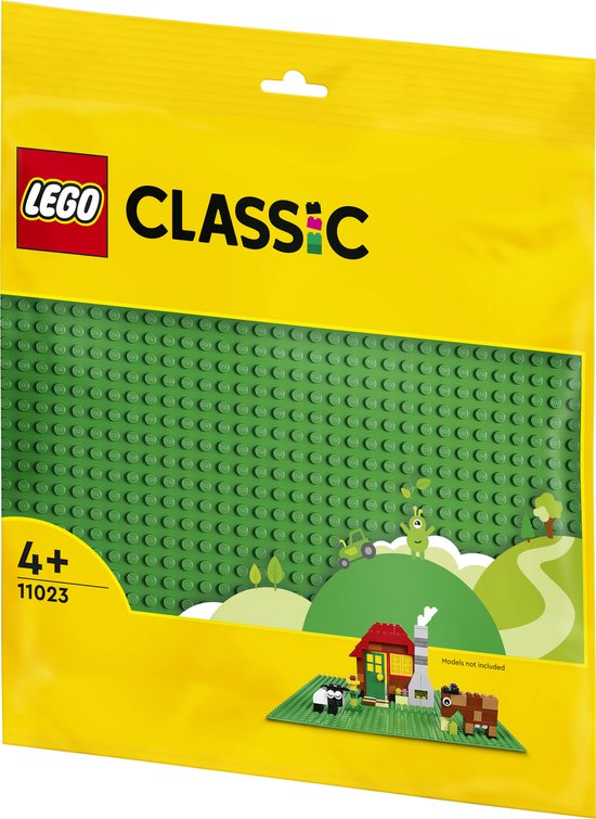 LEGO Classic groen bouwplaat, 10x10 noppen, met speels boerderijlandschap en LEGO logo.
