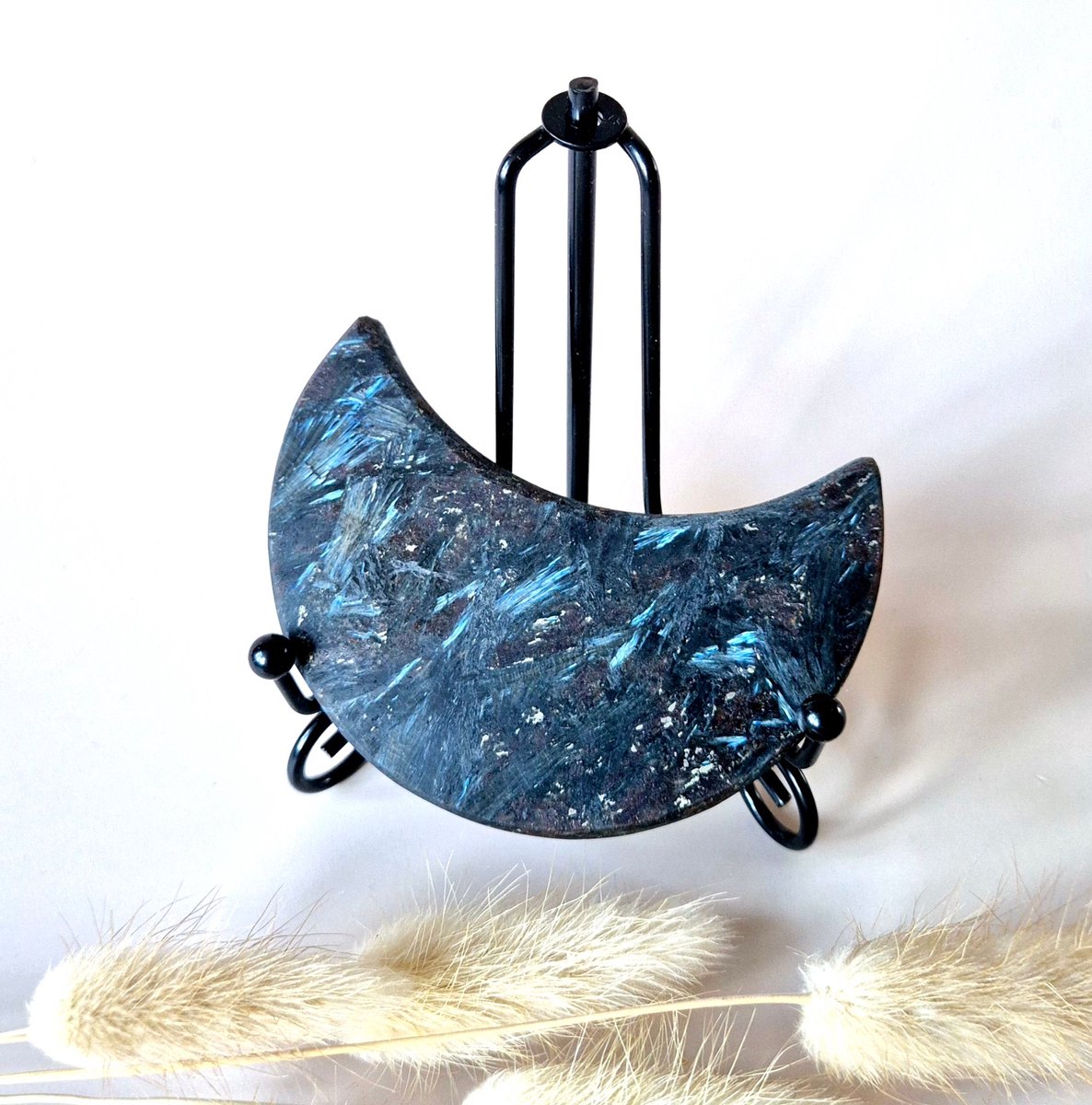 Moonlight Gemstones Firework Stone Maan op Standaard (7–9 cm) – Kosmisch & Krachtig Edelsteen