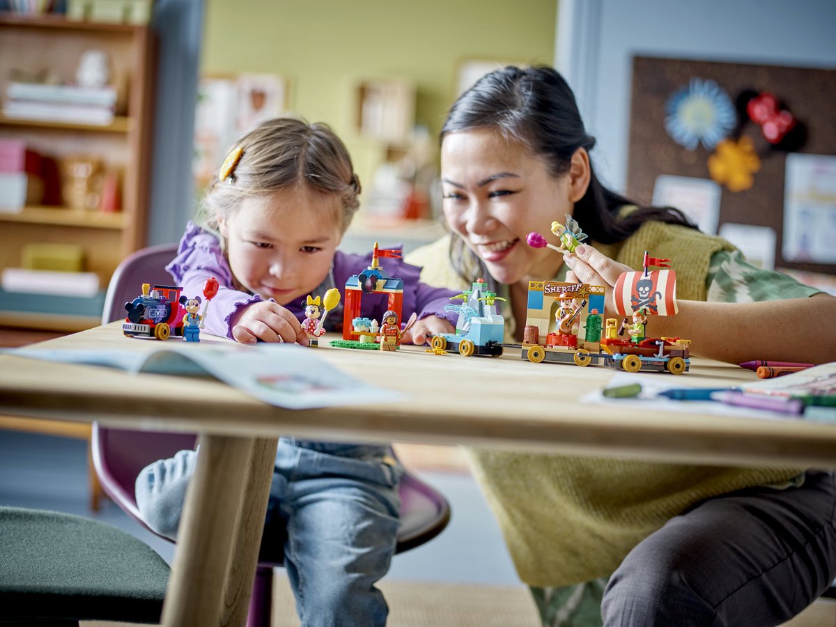 LEGO Disney: Disney Feesttrein Bouwbaar Trein Speelgoed 100e Verjaardag Set - 43212 — afbeelding 6