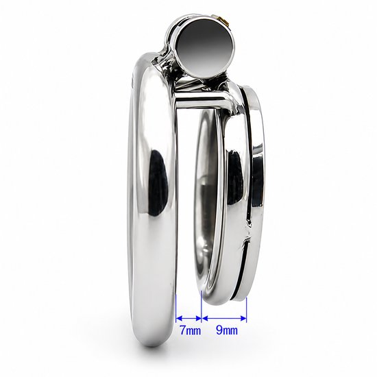Zijaanzicht van een chromen kuisheidskooi met afmetingen van 7mm en 9mm.