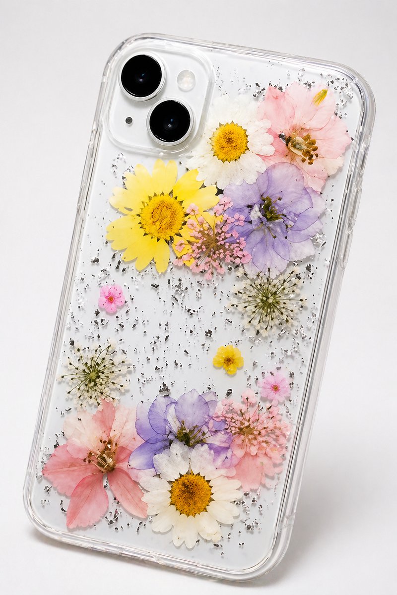 Mooi Iphonehoesje, telefoonhoesje met een bloemenmix van droogbloemen geschikt voor Iphone 15
