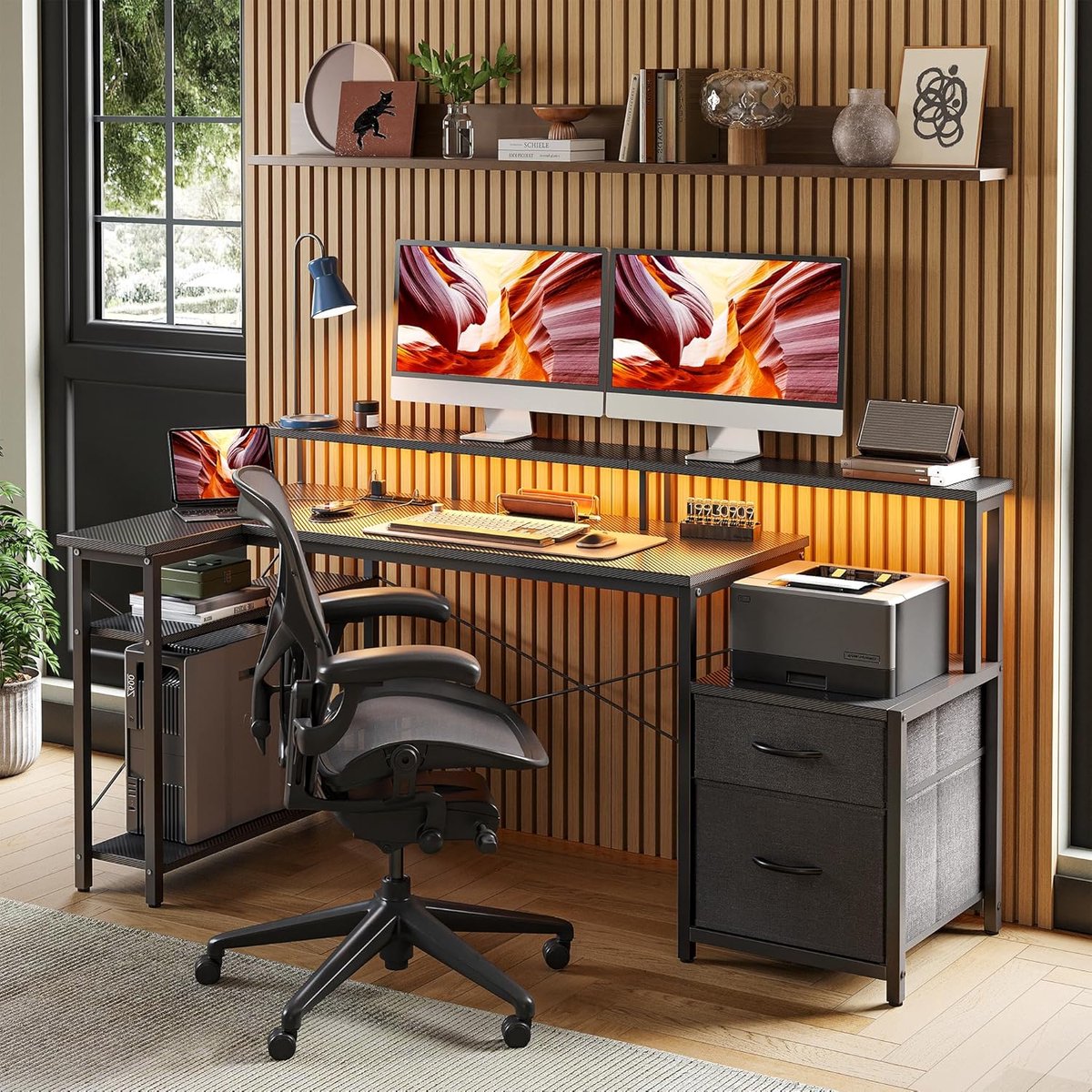 Luxe L-vorm Gaming Bureau met LED Verlichting en Stopcontacten 150 cm, Hoekbureau met 2 Lades, Omkeerbare Planken en Monitorstandaard