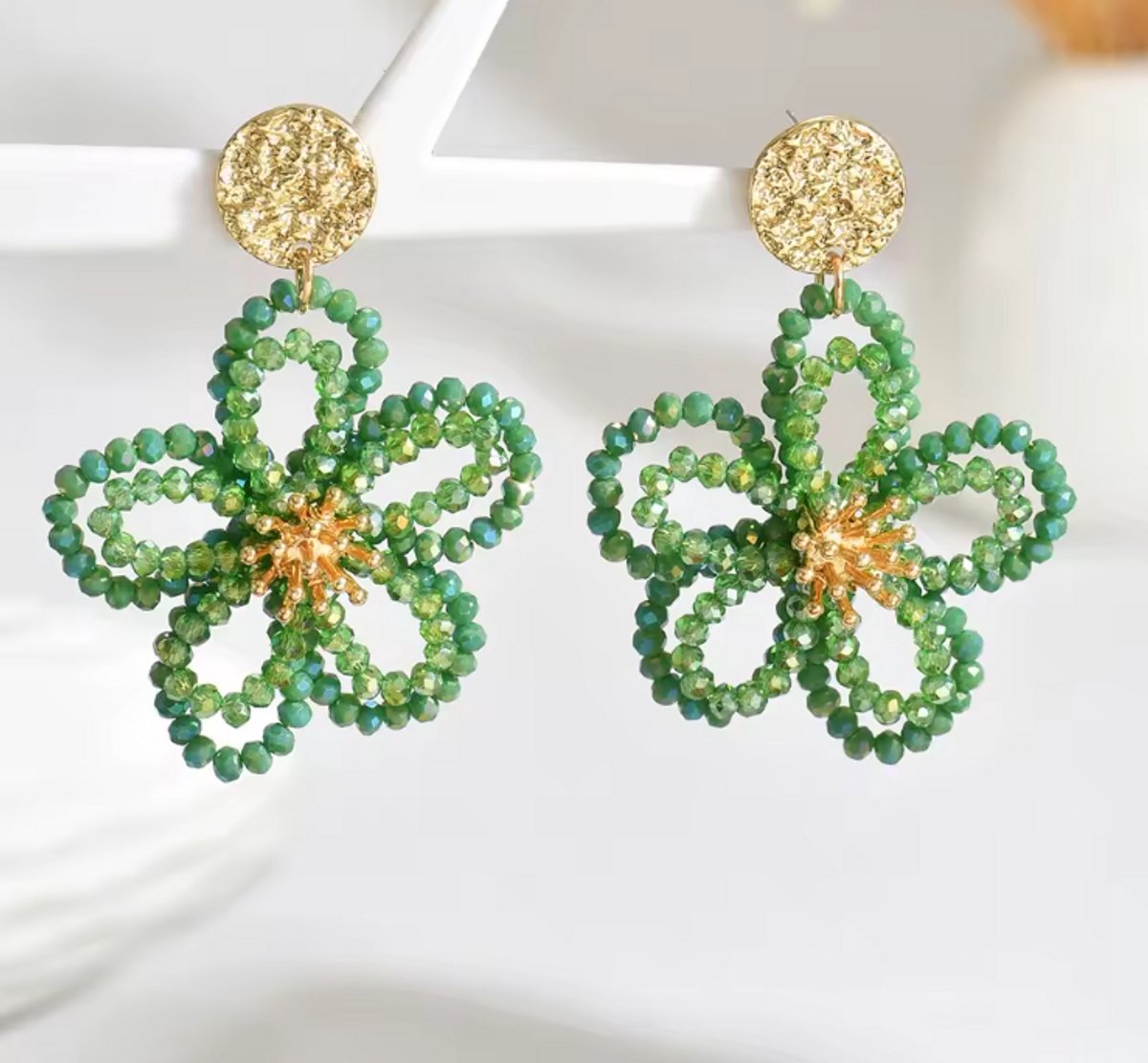 Gouden oorbellen flower green - kralen oorbellen