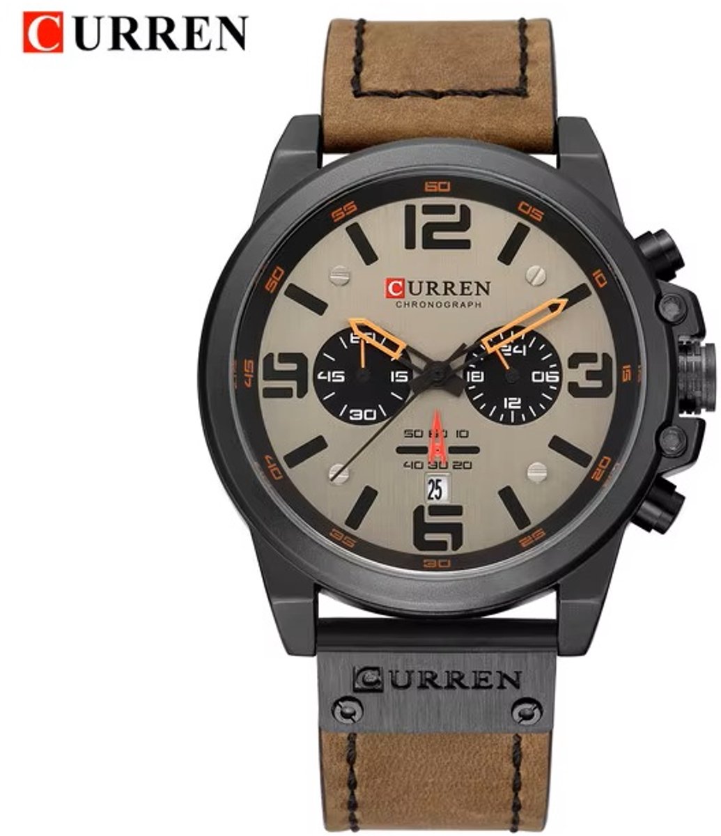 Heren horloge met analoge goed leesbare wijzerplaten en chronograaf met licht bruine leren band.