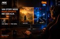 Monitor met op het linkerscherm een "story mode" game en op het rechterscherm een "esports" game. Tekst: "VAN STORY MODE NAAR ESPORTS. MET ÉÉN KLIK."