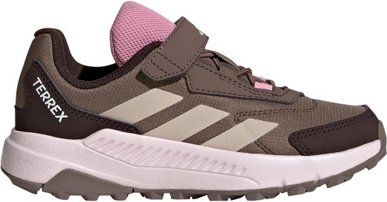 Bruine kinderschoen met roze accenten, beige strepen en "TERREX" op de zijkant.