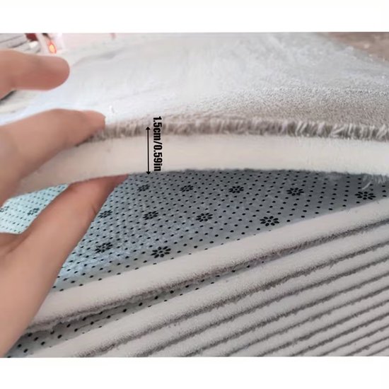 Dikke, zachte badmat van 1,5 cm met antislip onderkant.