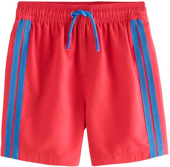 Rode zwemshort met elastische tailleband, blauwe gestreepte zijkanten en blauw trekkoord.