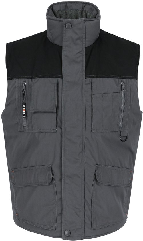 Grijze bodywarmer met zwarte schouders, hoge kraag, zakken en ritsen.