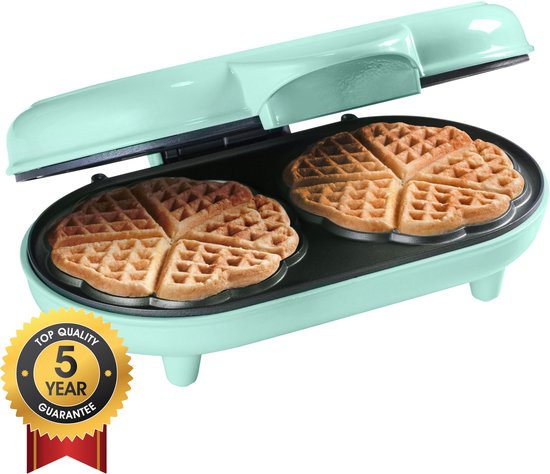 Lichtgroen wafelijzer met twee hartvormige wafels erin. "Top Quality 5 Year Guarantee" zegel links.