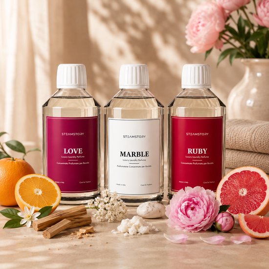 Drie flessen Steamstory wasparfum: Love, Marble, Ruby. Met sinaasappel, grapefruit, rozen en cederhout.