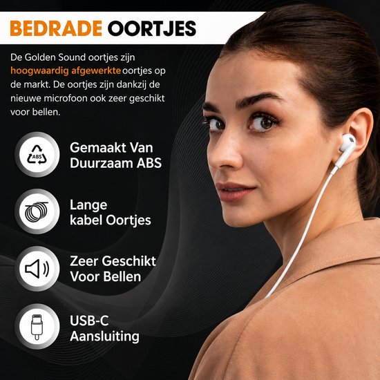 Vrouw met witte oordopjes in, die de tekst "BEDRADE OORTJES" en "Hoogwaardig Afgewerkte Oortjes" leest.